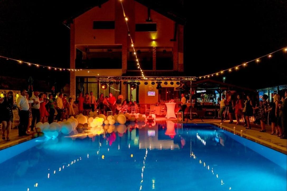Pensiunea Luminita Târgu Jiu エクステリア 写真