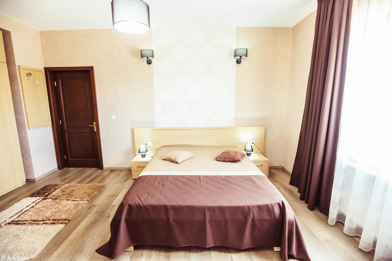 Pensiunea Luminita Târgu Jiu エクステリア 写真